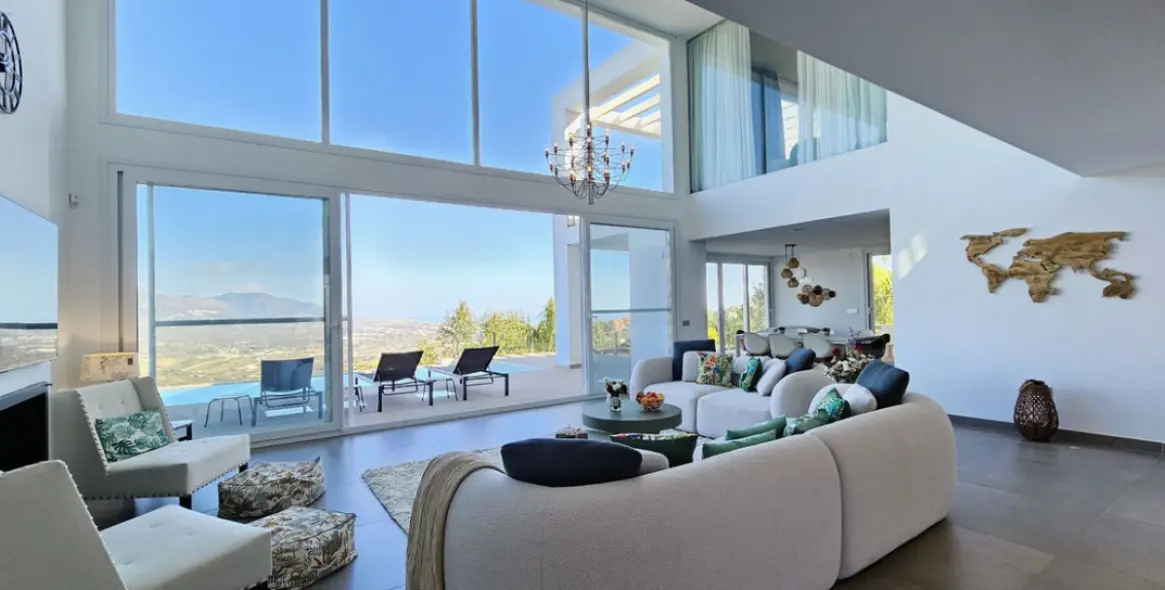 Краткосрочная аренда  отдельно стоящей виллы в La Mairena 3