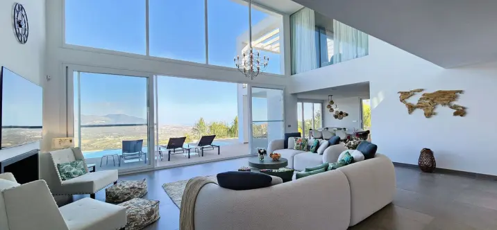 Краткосрочная аренда  отдельно стоящей виллы в La Mairena 2