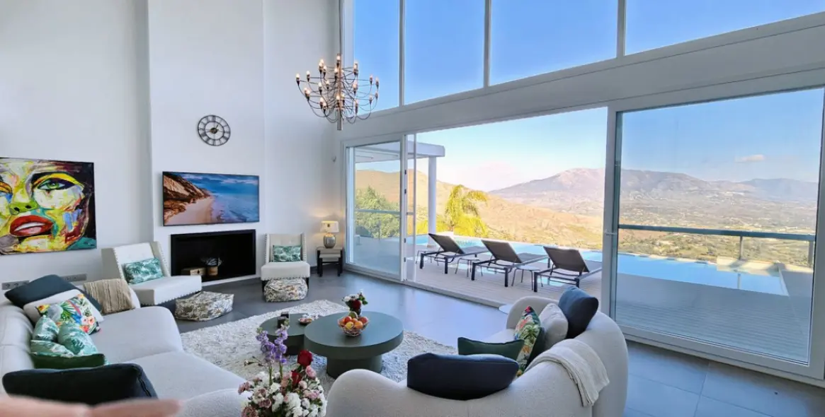 Краткосрочная аренда  отдельно стоящей виллы в La Mairena 8