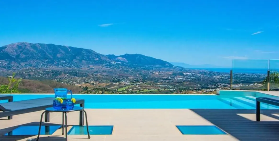 Краткосрочная аренда  отдельно стоящей виллы в La Mairena 20