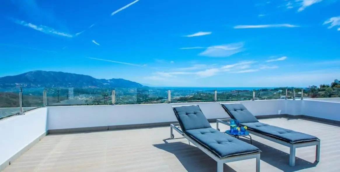 Short-term rent of detached villa in La Mairena 24