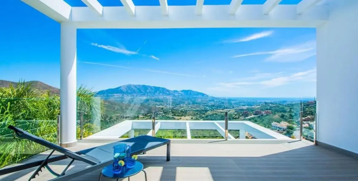 Short-term rent of detached villa in La Mairena 25