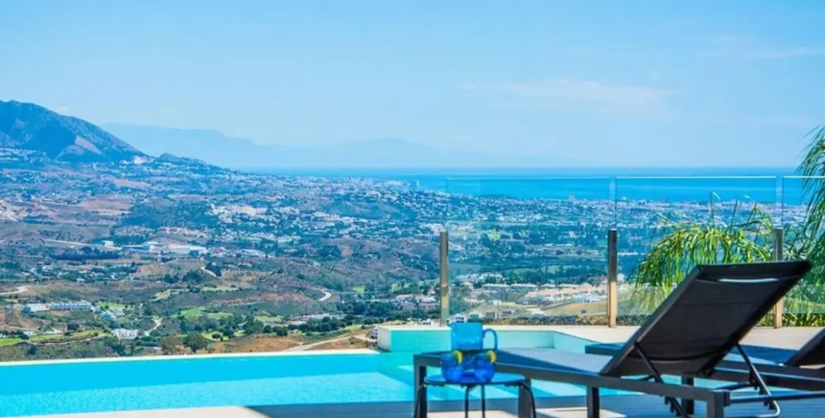 Short-term rent of detached villa in La Mairena 27