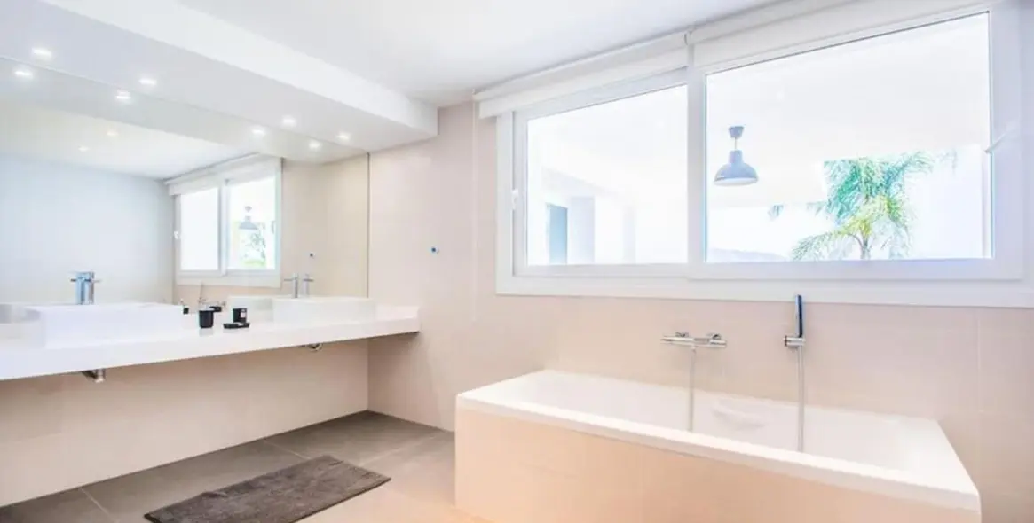 Short-term rent of detached villa in La Mairena 30