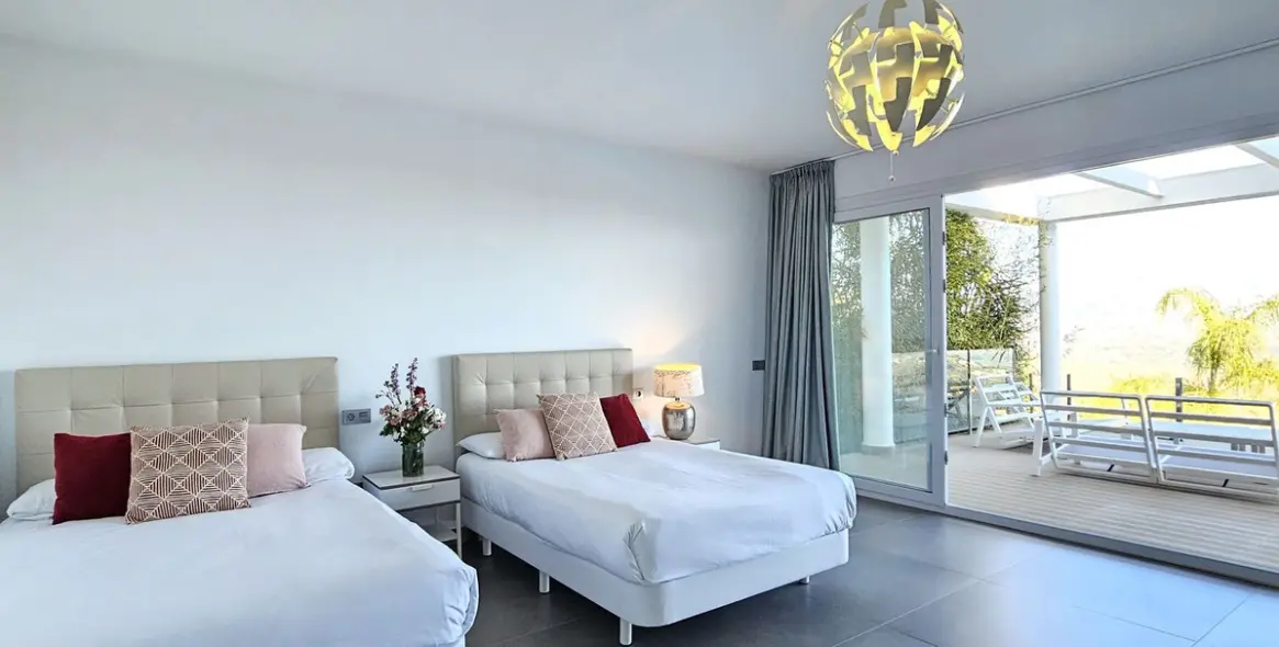 Short-term rent of detached villa in La Mairena 32