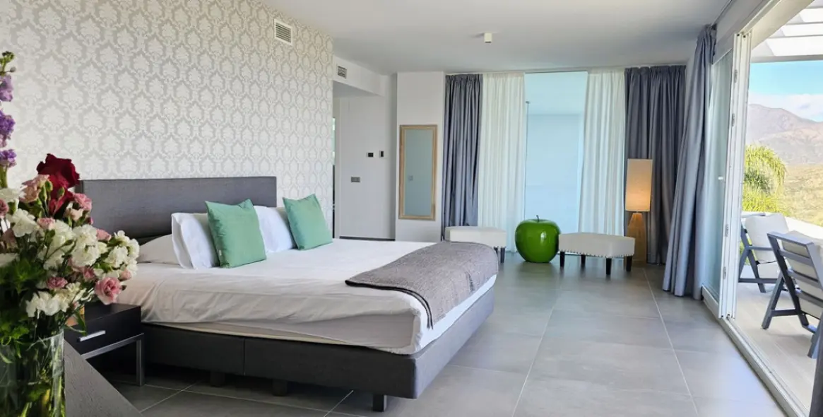 Short-term rent of detached villa in La Mairena 40