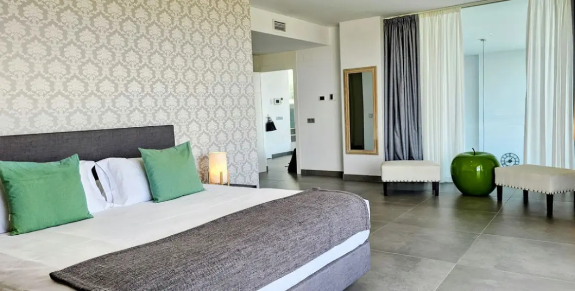 Short-term rent of detached villa in La Mairena 42