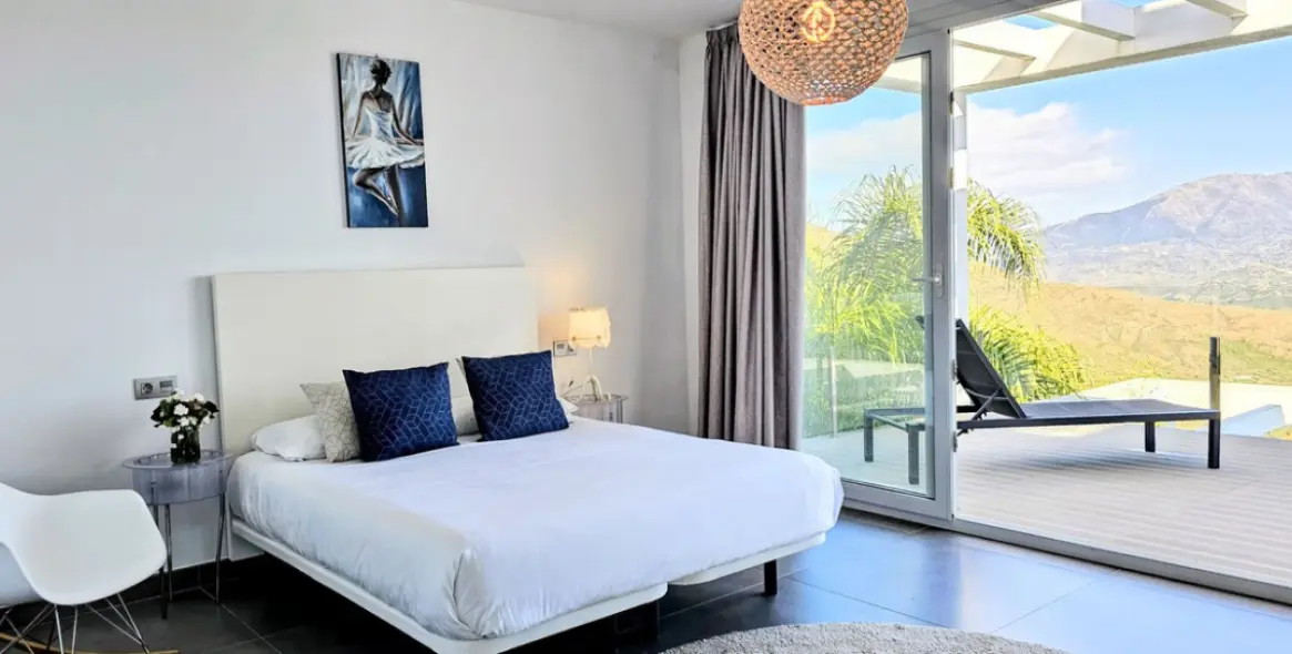 Short-term rent of detached villa in La Mairena 43