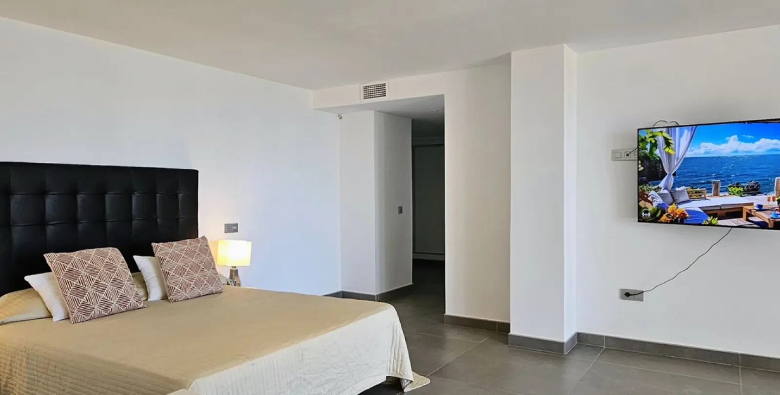 Short-term rent of detached villa in La Mairena 37