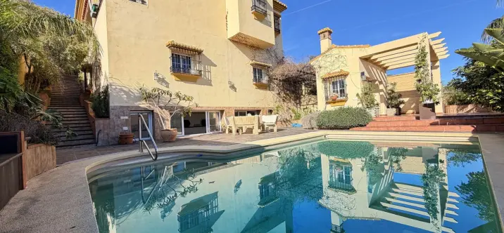 Venta de villa independiente en Rincón de la Victoria 2