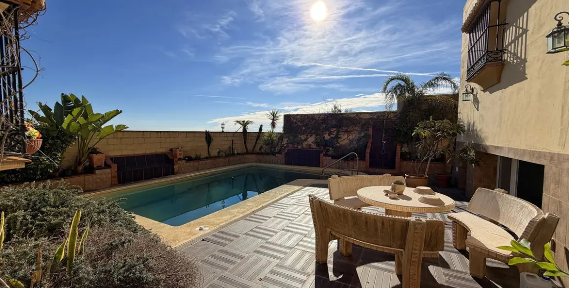 Sale of detached villa in Rincón de la Victoria 33