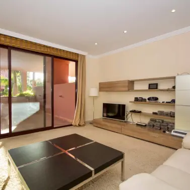 Venta de apartamento en planta media en Estepona