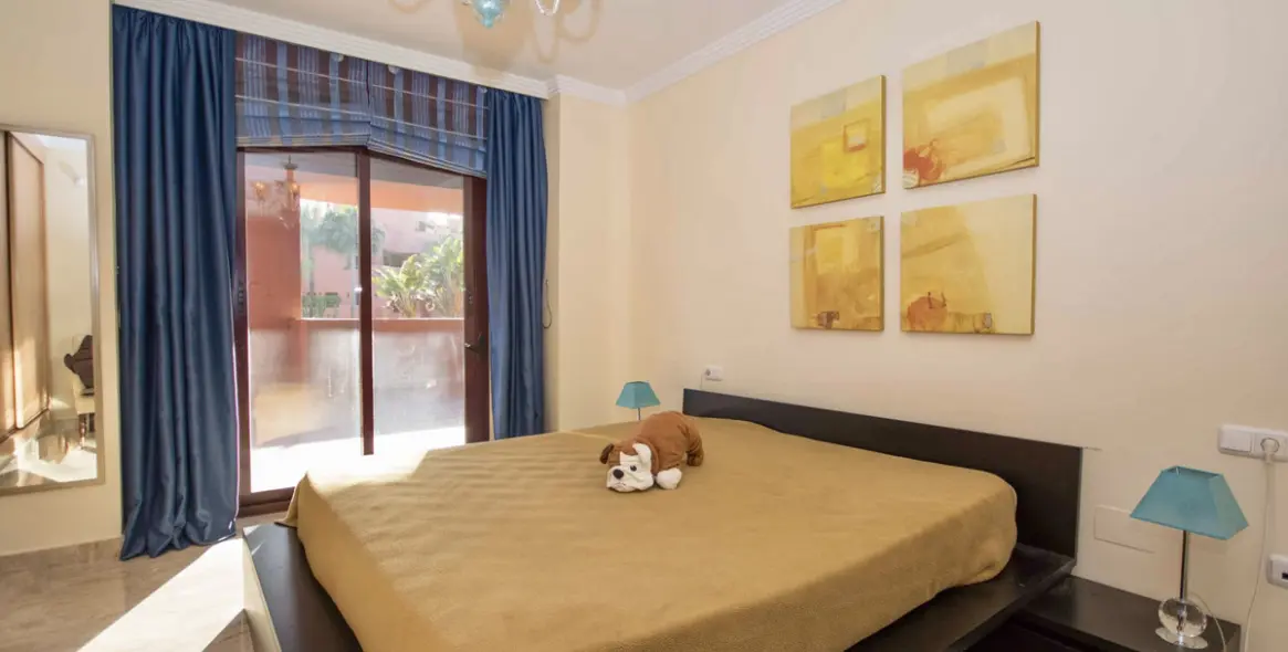 Venta de apartamento en planta media en Estepona 9