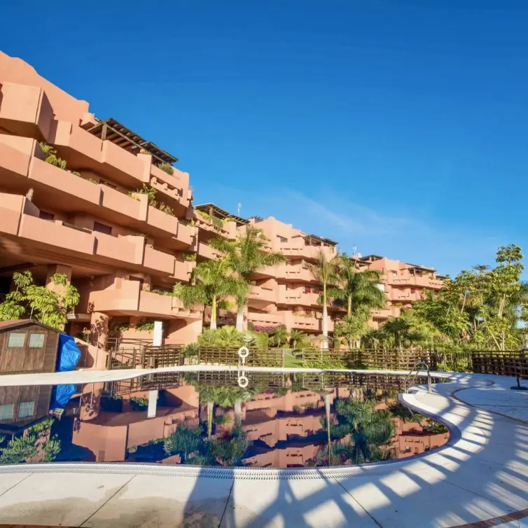 Продажа апартаментов на среднем этаже в Estepona