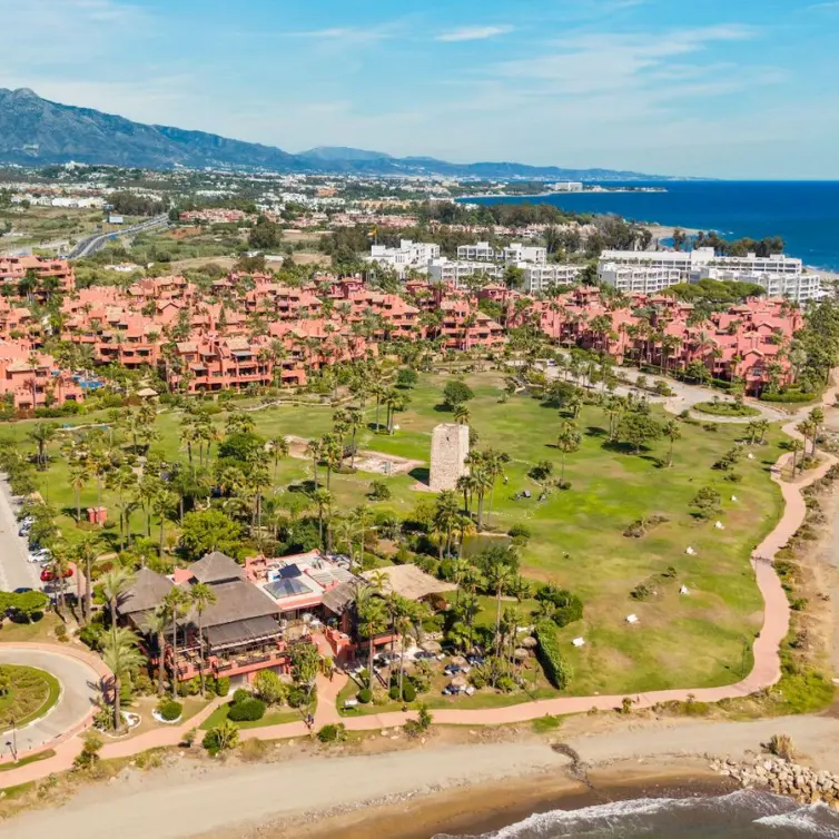 Продажа апартаментов на среднем этаже в Estepona