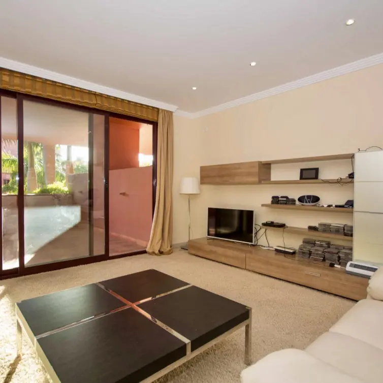 Продажа апартаментов на среднем этаже в Estepona