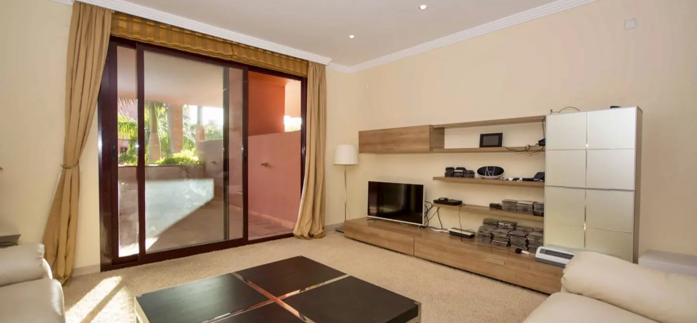 Продажа апартаментов на среднем этаже в Estepona 2