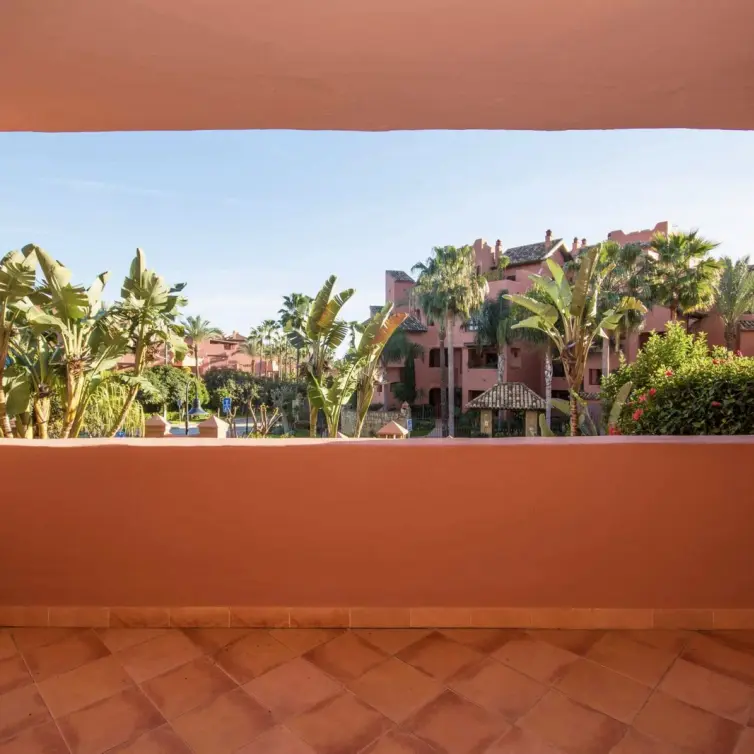 Продажа апартаментов на среднем этаже в Estepona