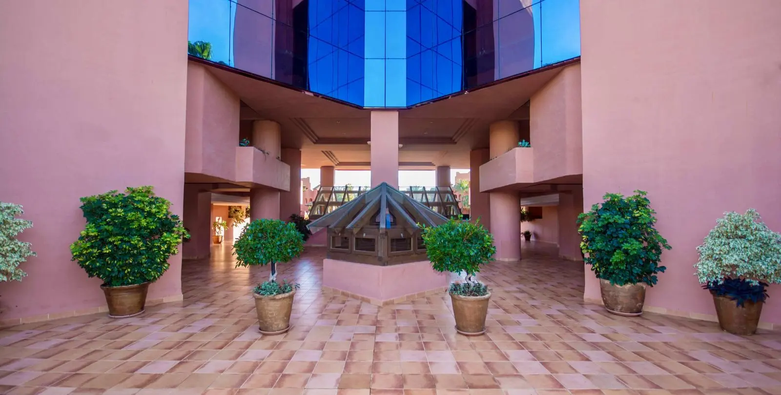 Sale of middle floor apartment in Estepona 16