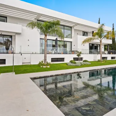 Venta de villa independiente en Estepona