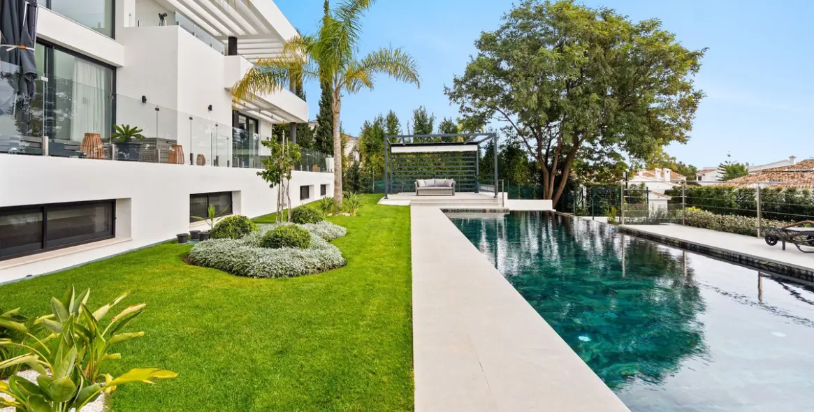 Venta de villa independiente en Estepona 15