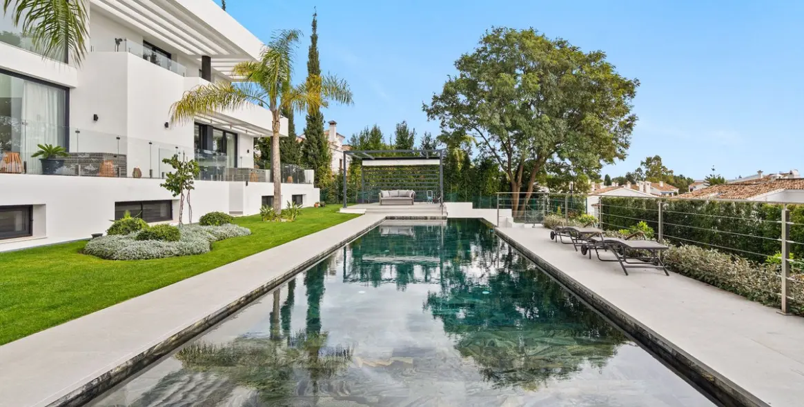 Venta de villa independiente en Estepona 17