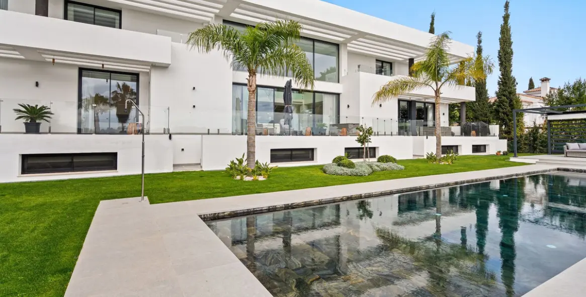 Venta de villa independiente en Estepona 1