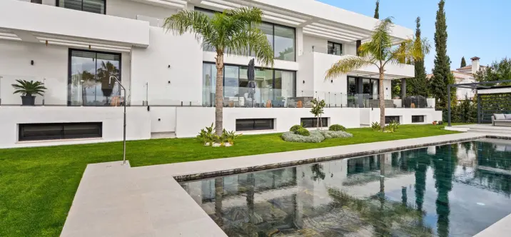 Venta de villa independiente en Estepona 0