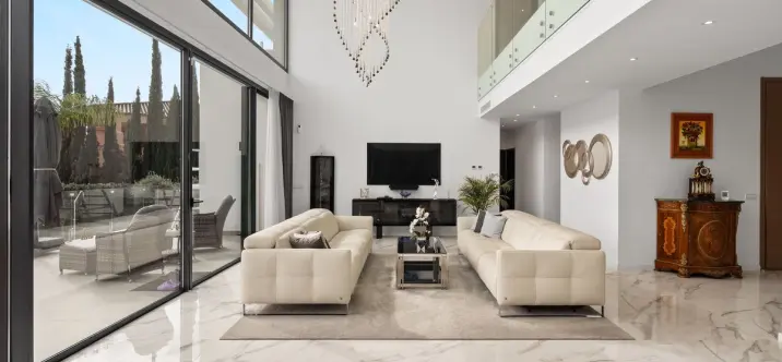 Venta de villa independiente en Estepona 2