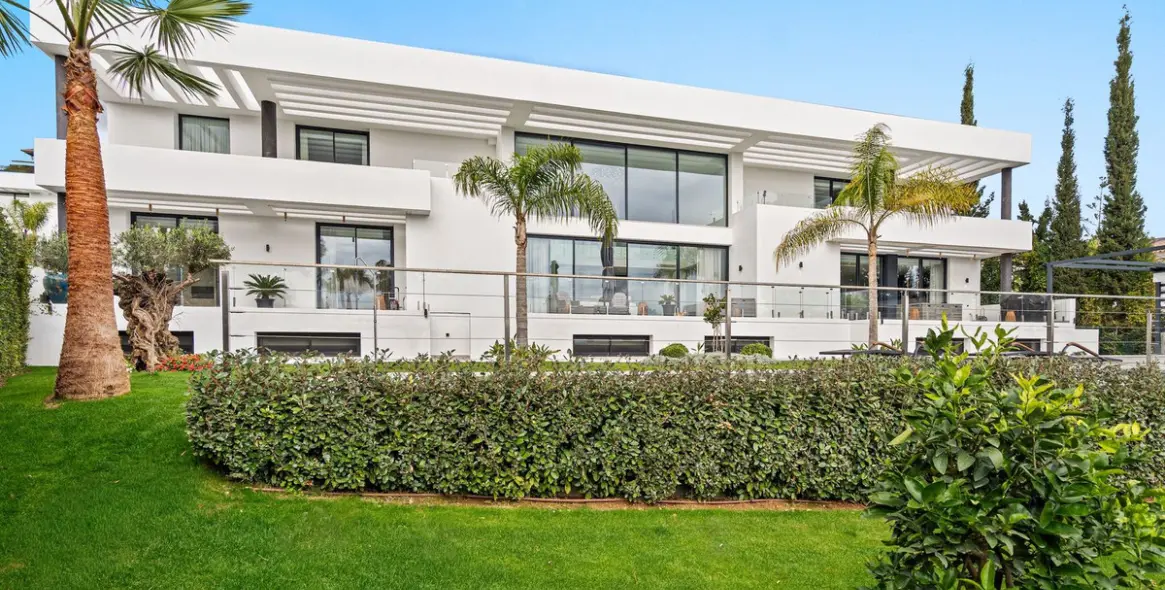 Venta de villa independiente en Estepona 16