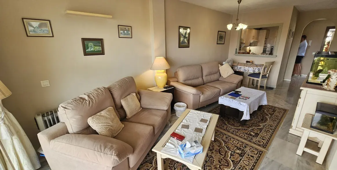 Venta de apartamento en planta media en Calahonda 3