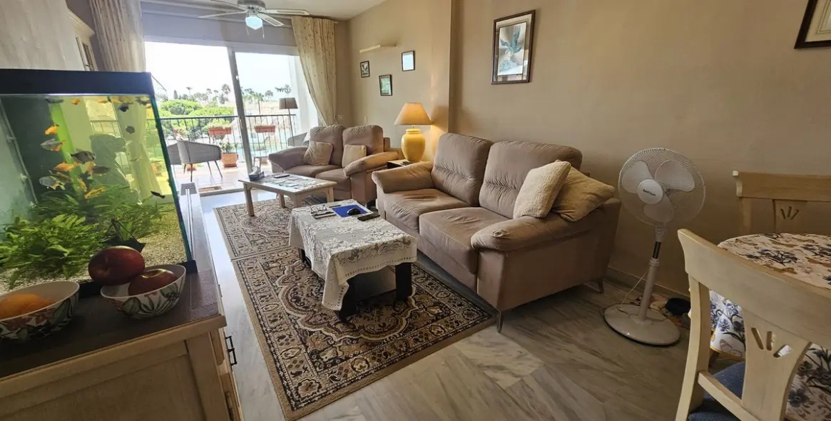 Venta de apartamento en planta media en Calahonda 4