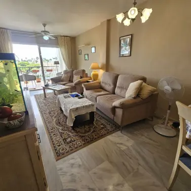 Sale of middle floor apartment in Calahonda