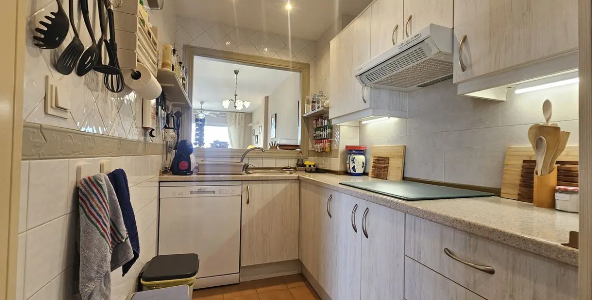 Venta de apartamento en planta media en Calahonda 5