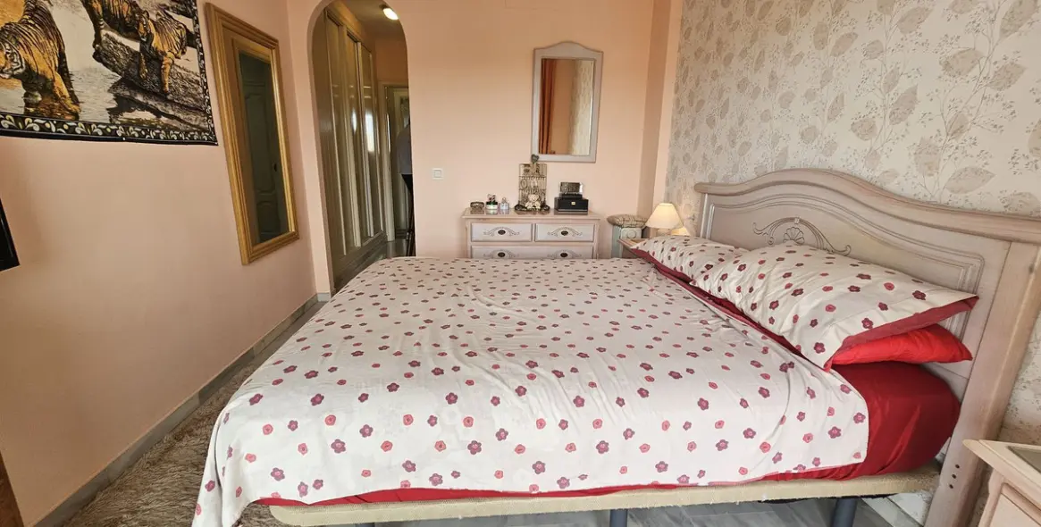 Venta de apartamento en planta media en Calahonda 8