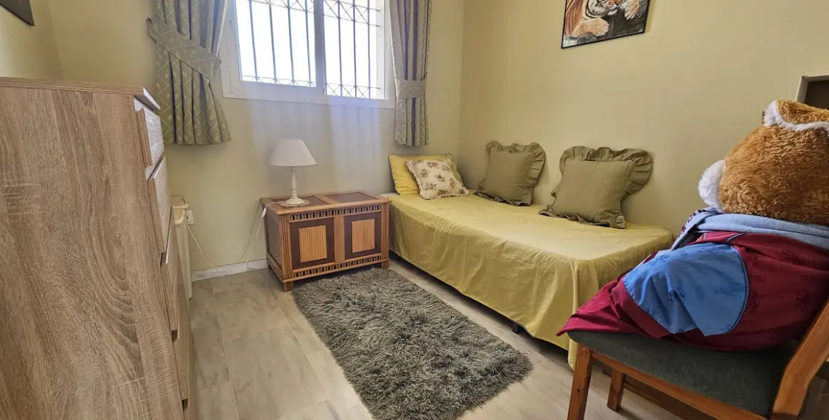 Venta de apartamento en planta media en Calahonda 12