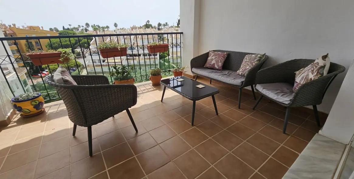 Venta de apartamento en planta media en Calahonda 14