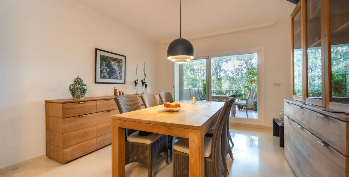 Sale of ground floor apartment in Elviria 2