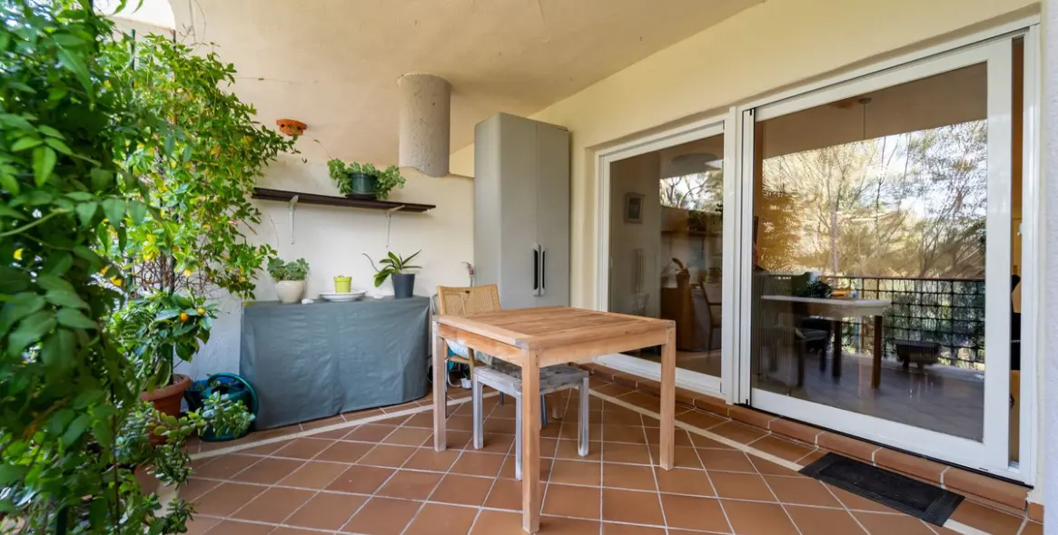 Sale of ground floor apartment in Elviria 3