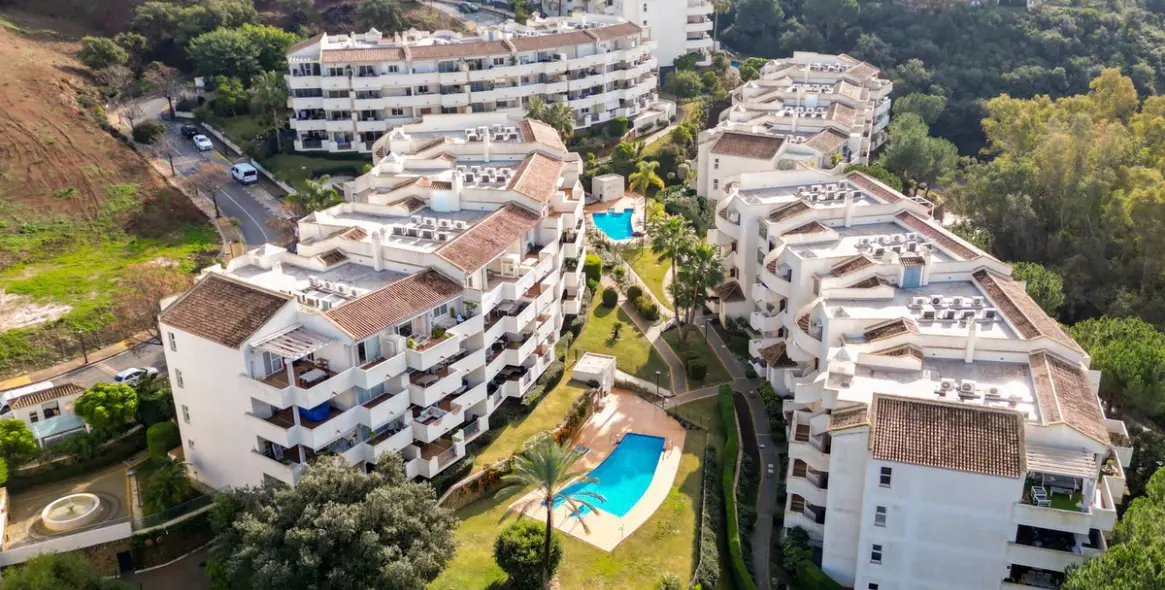 Sale of ground floor apartment in Elviria 4