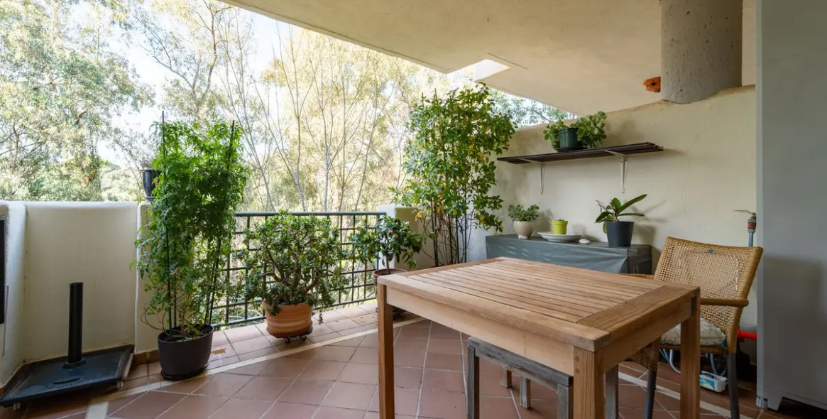 Sale of ground floor apartment in Elviria 6