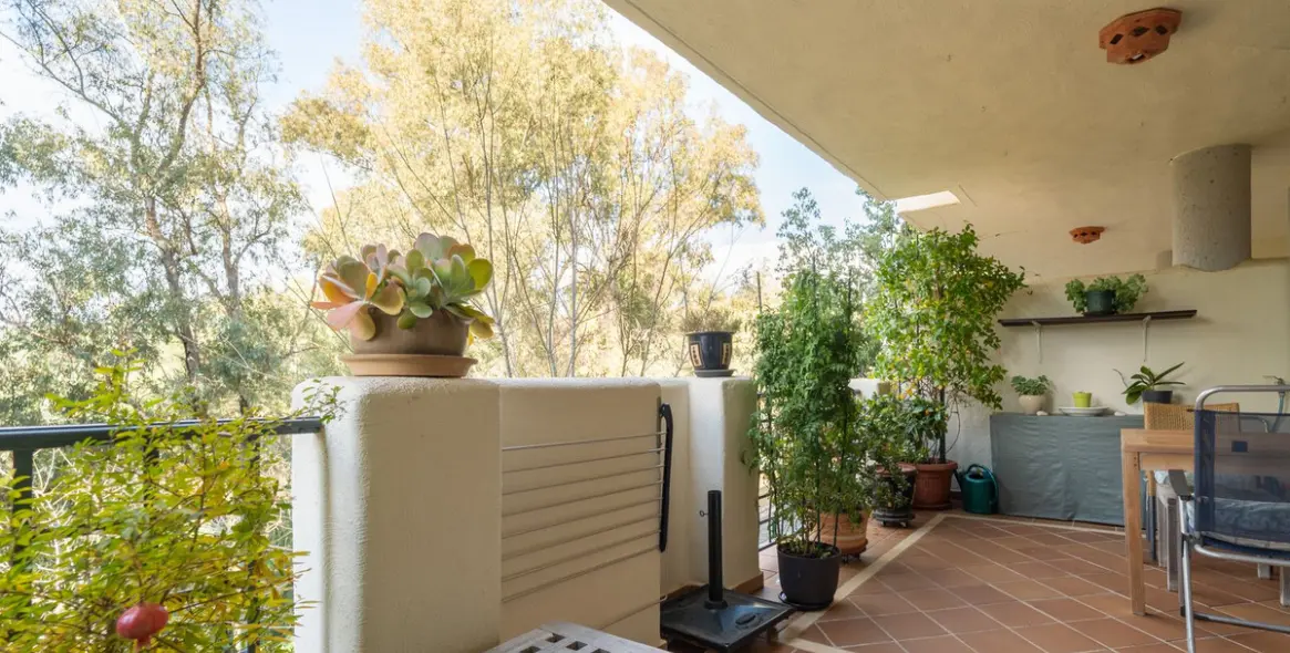 Sale of ground floor apartment in Elviria 7