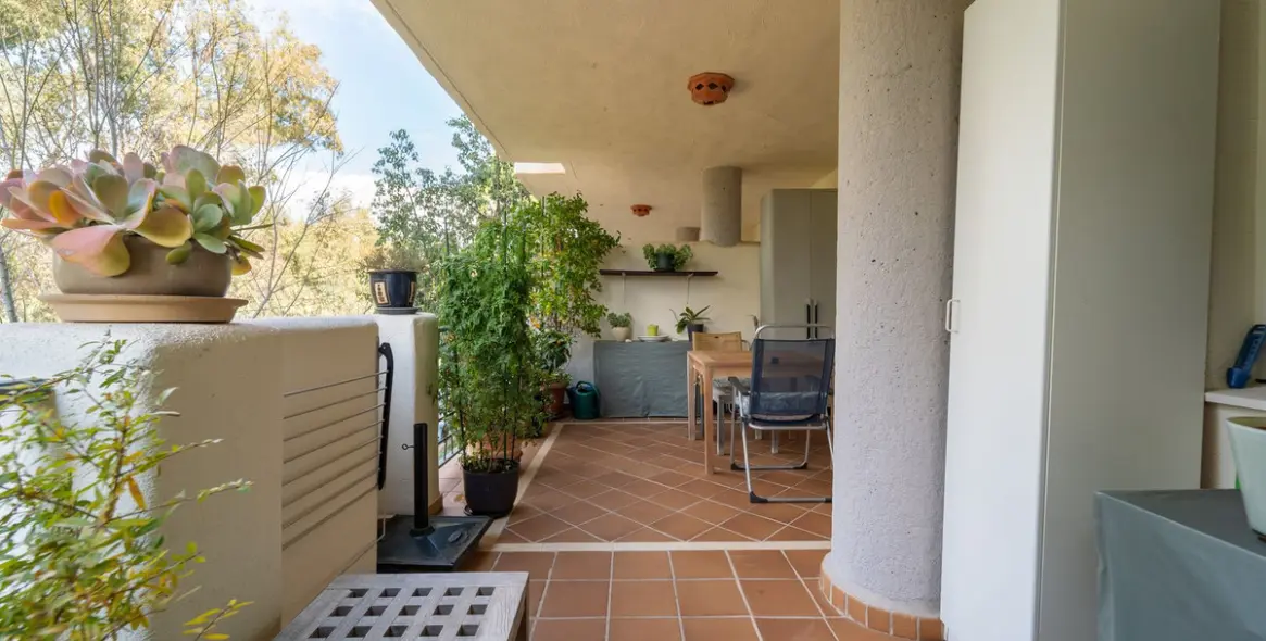 Sale of ground floor apartment in Elviria 8