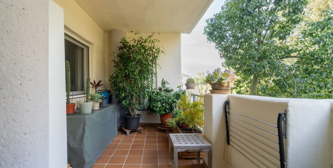 Sale of ground floor apartment in Elviria 9