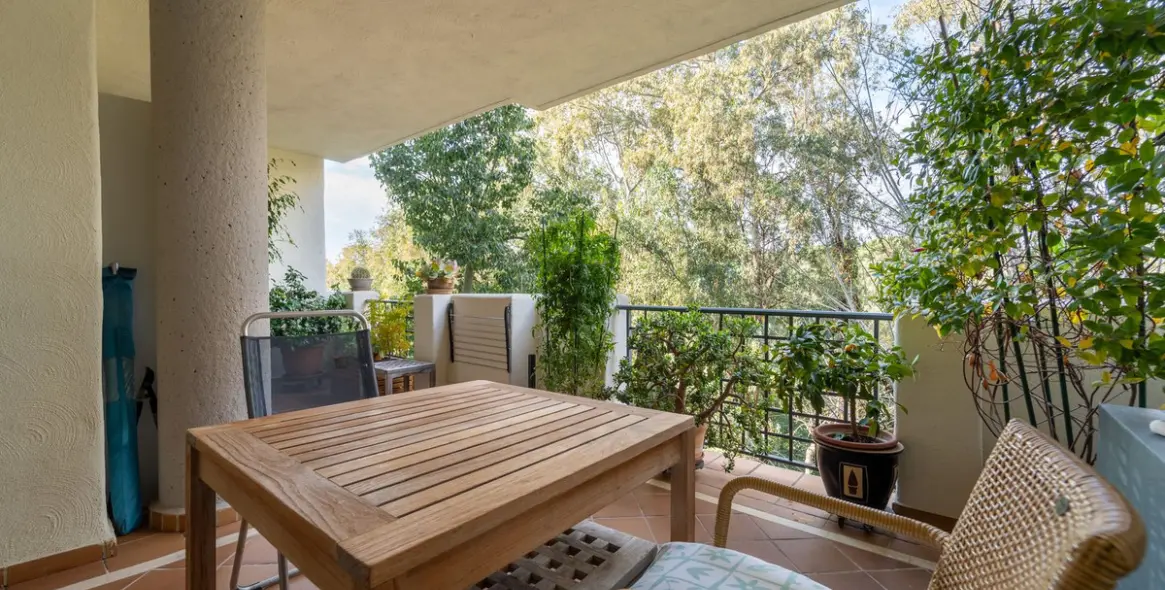 Sale of ground floor apartment in Elviria 10