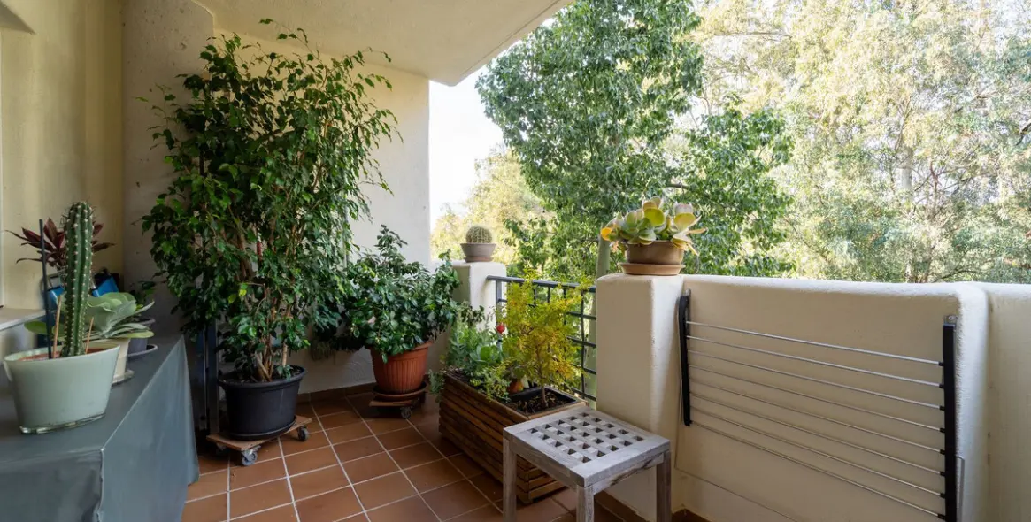 Sale of ground floor apartment in Elviria 11