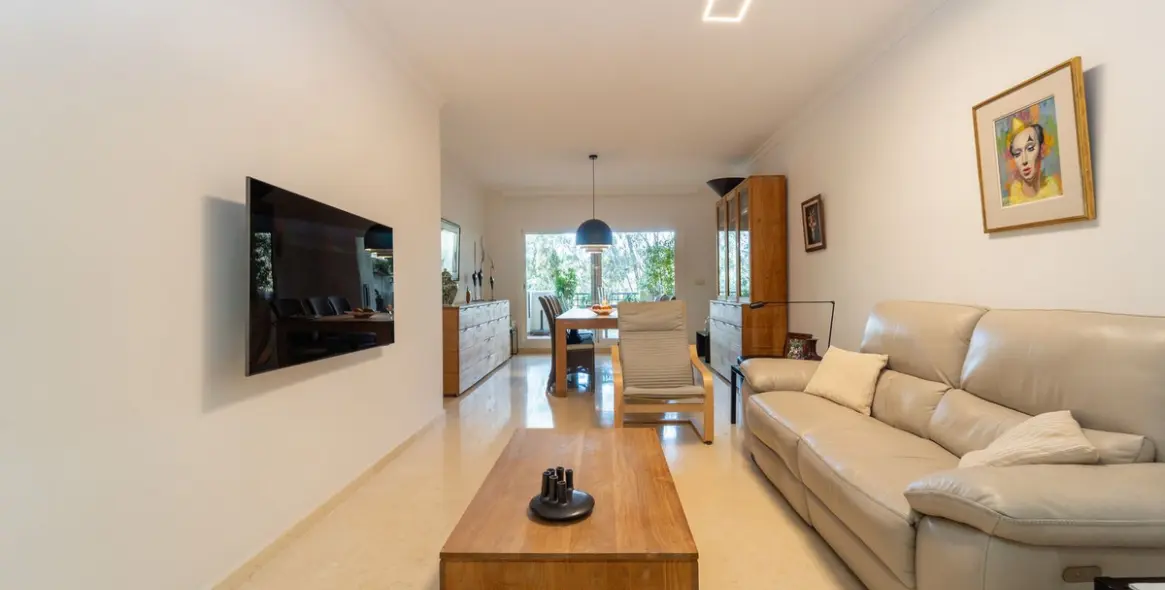 Sale of ground floor apartment in Elviria 12