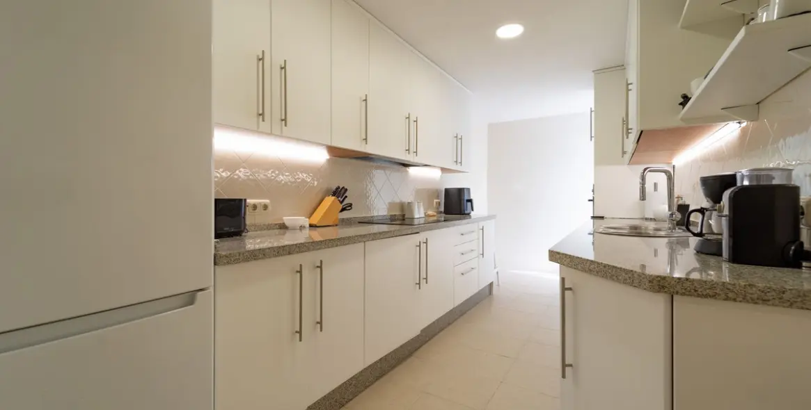 Sale of ground floor apartment in Elviria 14