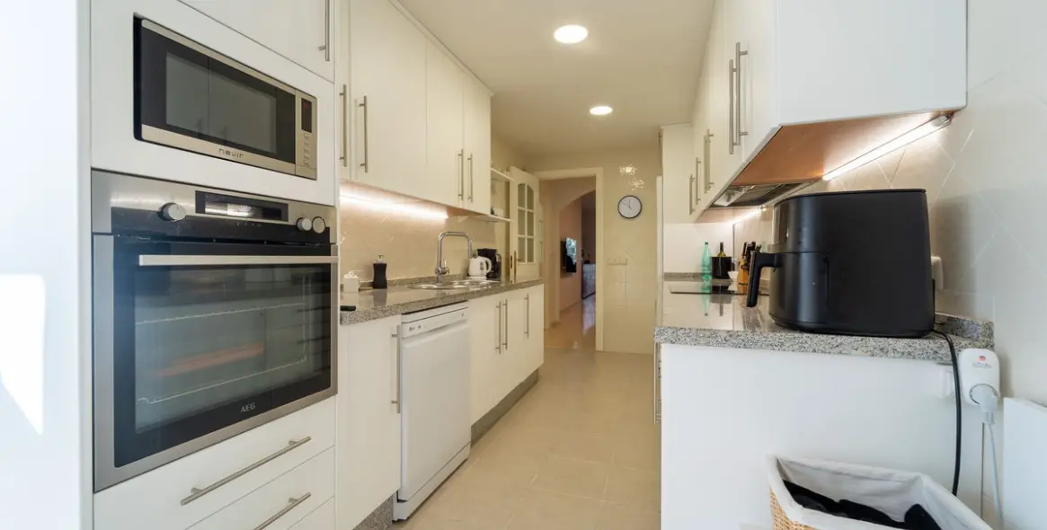 Sale of ground floor apartment in Elviria 15