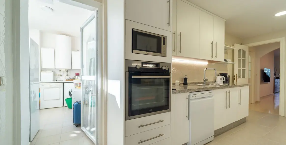 Sale of ground floor apartment in Elviria 16